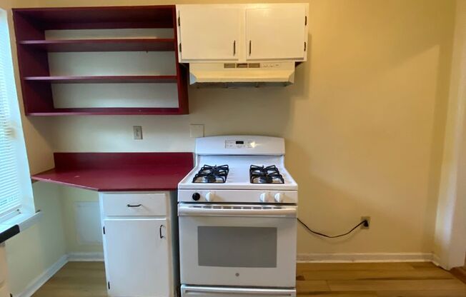 2 Bedroom House with Fenced Backyard near Downtown Athens - AUGUST 2025