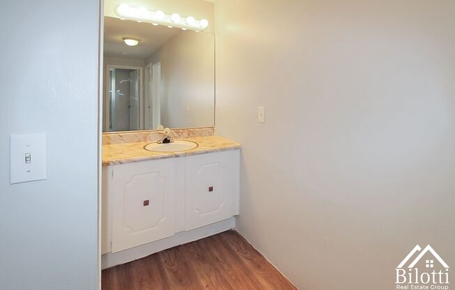 2 beds, 1 bath, 930 sqft, $1,775, Unit 268-22