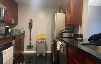 1 bed, 1 bath, 663 sqft, $3,400, Unit 528