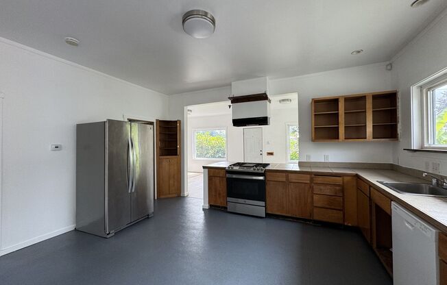 2 BD 1 BA home with easy transit