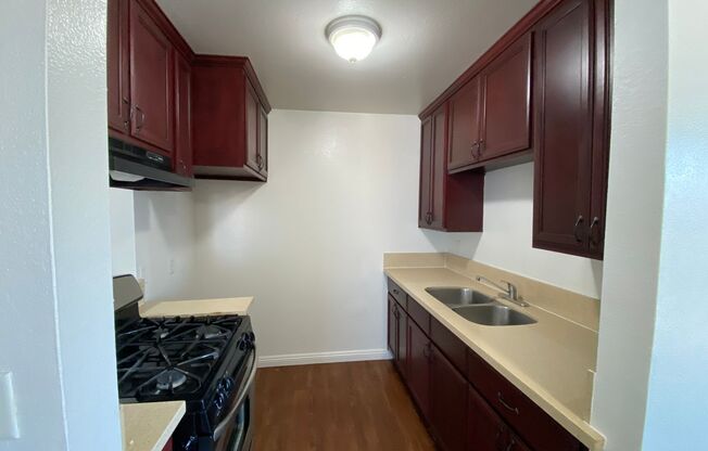 2 beds, 1.5 baths, 725 sqft, $2,195, Unit 215