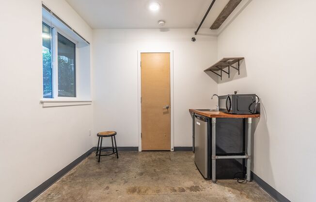 Studio, 1 bath, 160 sqft, $875