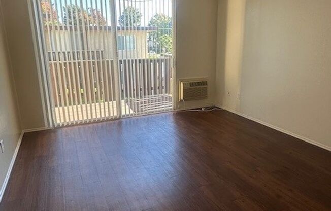 1 bed, 1 bath, 716 sqft, $2,050, Unit F015