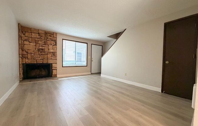2 Bed Townhome in Heart of Sellwood, Brand New Flooring & AC Minisplits