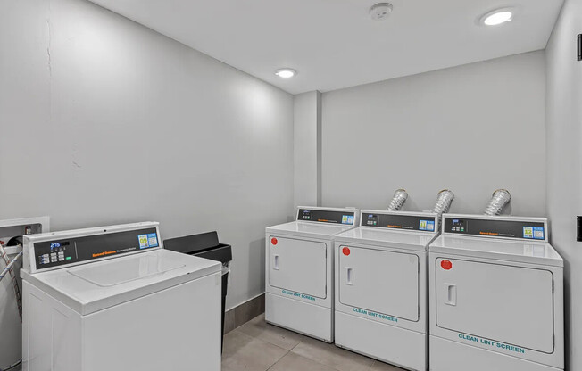 2 beds, 1 bath, $4,300, Unit 5F