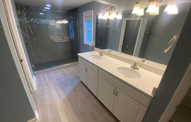 4 beds, 2.5 baths, $4,199
