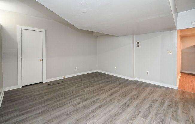 Studio, 1 bath, 500 sqft, $985, Unit 872 3