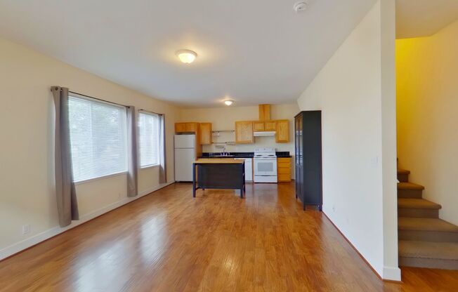 4 beds, 2 baths, $3,100, Unit A