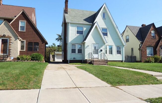 4 Bed - 1.5 Bath Colonial for Rent in Euclid!