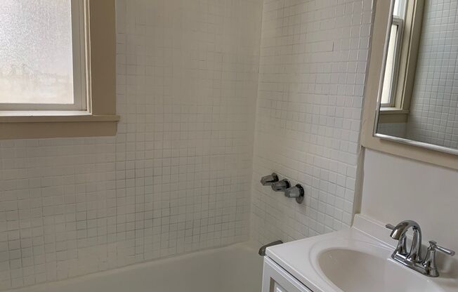 Studio, 1 bath, 456 sqft, $1,825, Unit 2206 Haste Unit 15