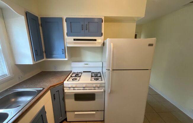 2 beds, 1 bath, $995