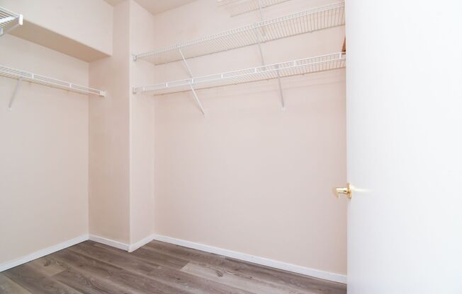 3 beds, 2 baths, $1,895, Unit # 1077