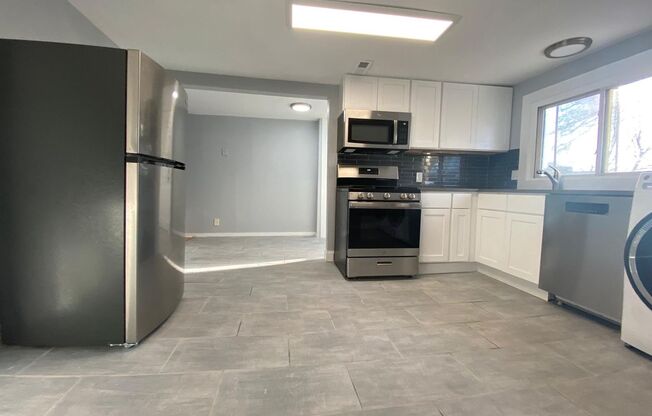 3 beds, 1 bath, 1,595 sqft, $1,450, Unit 3rd Fl