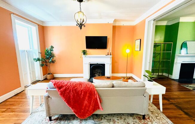 Gorgeous 2 Bed/2.5 Bath Brick Townhouse with River View