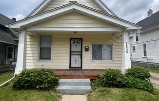 Welcome to this charming 3-bedroom, 1-bathroom house located in Toledo, OH.