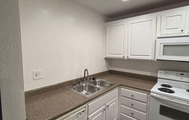 1 bed, 1 bath, 750 sqft, $2,340, Unit 1611
