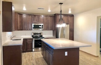 Gorgeous fully remodeled in Central Tucson Pre Lease August 2023