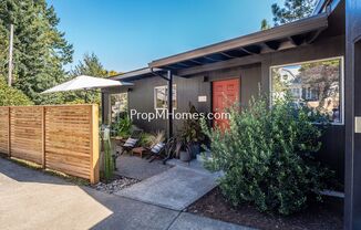 Discover Charm Mid-Century Modern Home In the Hillsdale Community!