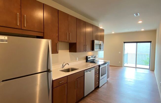 1 bed, 1 bath, 718 sqft, $1,260, Unit 455