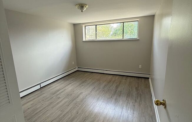 1 bed, 1 bath, 800 sqft, $1,300, Unit 210