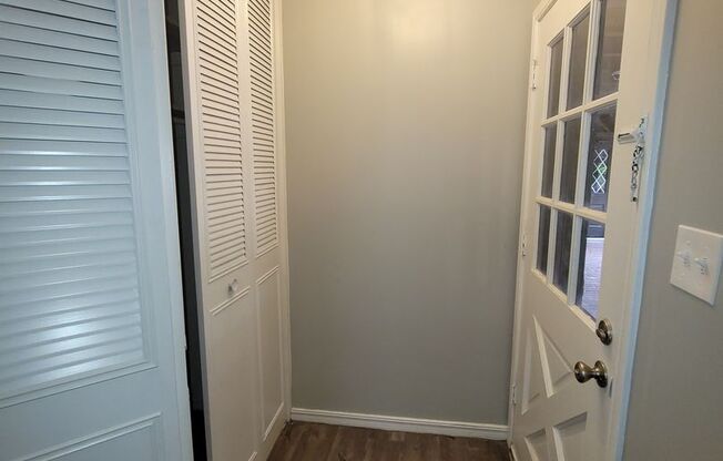 2 beds, 2 baths, 925 sqft, $1,300, Unit 122