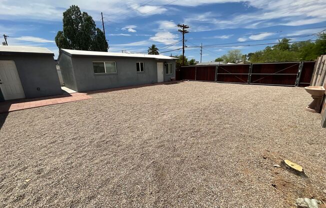 Central Tucson, close to University of Arizona and more!!!