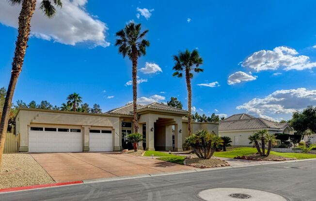 A luxurious 5 Bedroom House with a Casita & a Sparkling pool at Ten Oaks Estates