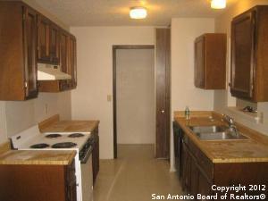 3 beds, 2 baths, $1,295