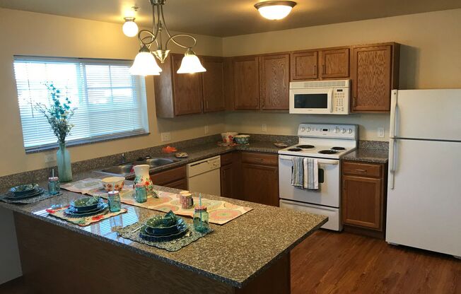 3 beds, 2 baths, 1,330 sqft, $1,865, Unit 3211