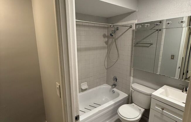 2 beds, 1.5 baths, $2,500, Unit 108