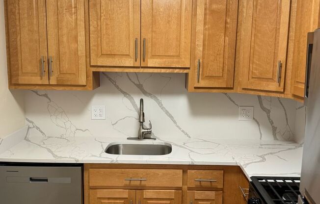 1 bed, 1 bath, 580 sqft, $1,595, Unit 10G