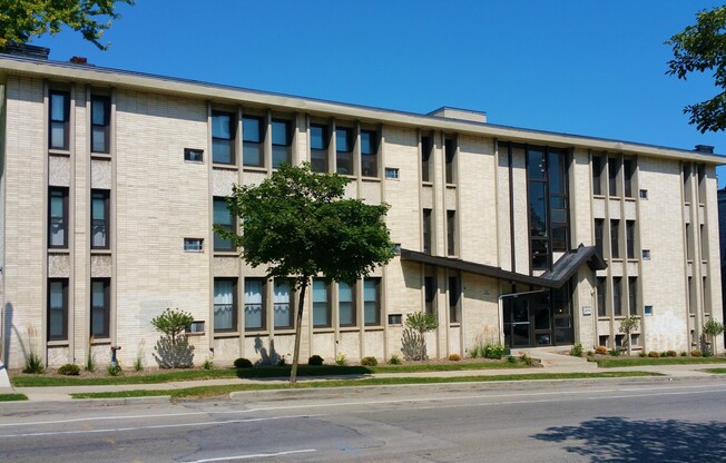 Modern Farwell Ave Apartments