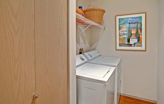 Portsmith Laundry Room Apartments in Everett, WA