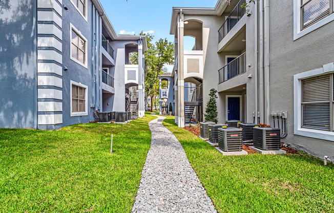 the preserve at ballantyne commons apartments courtyard with grass at Reserve at Temple Terrace, Temple Terrace