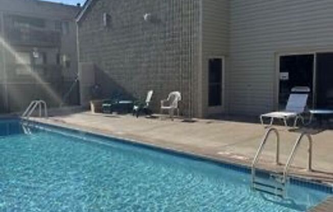 2 beds, 1 bath, 1,000 sqft, $1,050, Unit 108