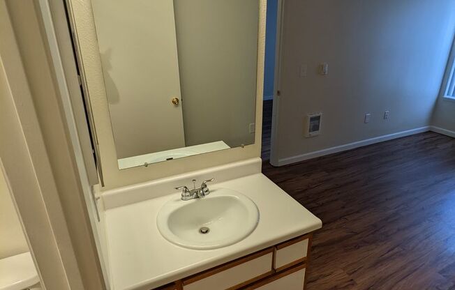 2 beds, 2 baths, 800 sqft, $1,495, Unit 4004