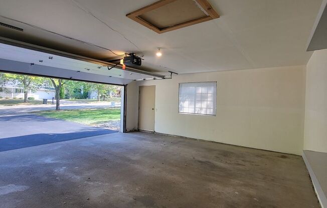 3 beds, 2.5 baths, 2,000 sqft, $2,705, Unit D-1