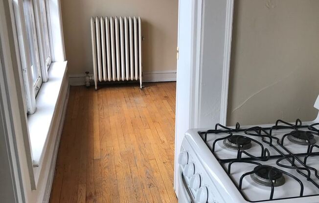 Studio, 1 bath, $820, Unit 402