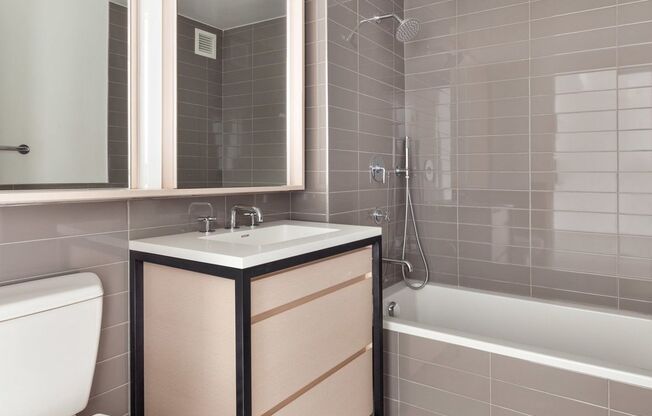 1 bed, 1 bath, $5,150, Unit 14D