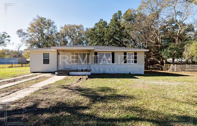 Renovated 4 Bedroom/1 Bathroom House in Saraland!