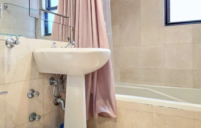 1 bed, 1 bath, $3,895, Unit 5J