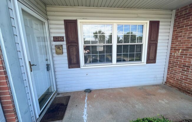 Adorable 2 bedroom, 2 1/2 bathroom townhome in Greensboro!