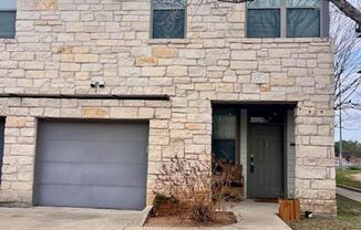 Beautiful Downtown Condo / Close to ACC Riverside / 3 bedrooms / Ref, Washer & Dryer