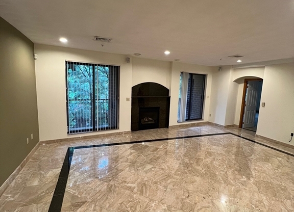 3 beds, 2 baths, 1,600 sqft, $4,300, Unit 308