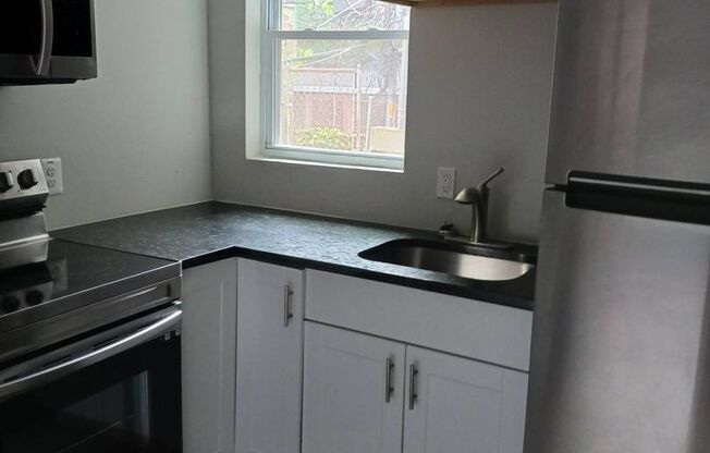 2 beds, 1 bath, $1,200