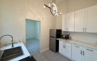 Studio, 1 bath, $1,350, Unit 32