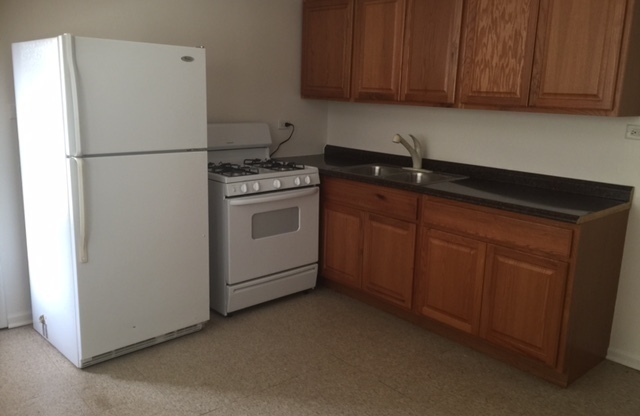 2 beds, 1 bath, 855 sqft, $1,450