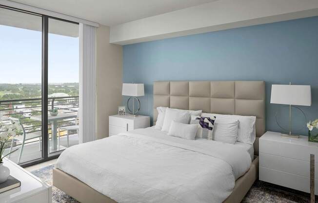 A bedroom with a large bed and a view of the city. at Palma, Florida