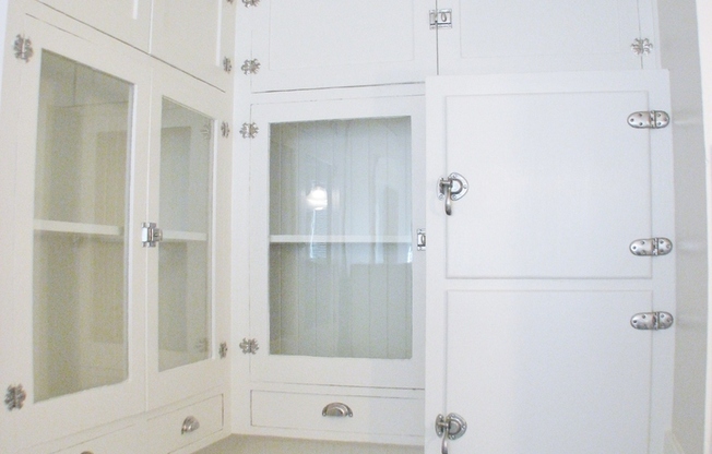Studio, 1 bath, 380 sqft, $1,250