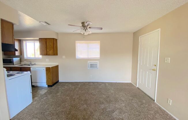 1 bed, 1 bath, 576 sqft, $995, Unit 02